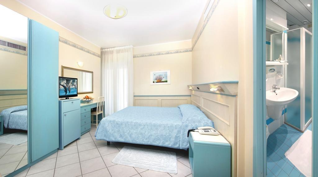 Hotel Arizona Риччоне Екстер'єр фото