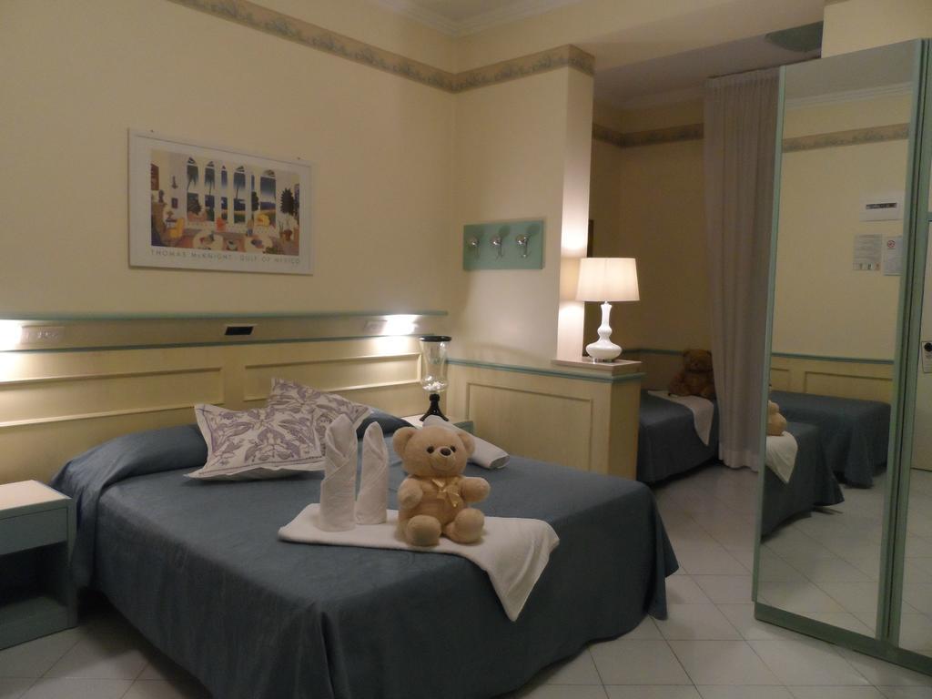 Hotel Arizona Риччоне Екстер'єр фото