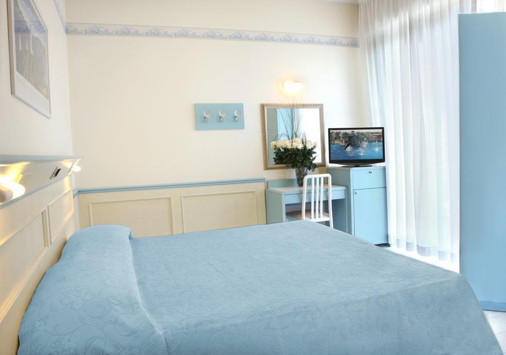 Hotel Arizona Риччоне Екстер'єр фото