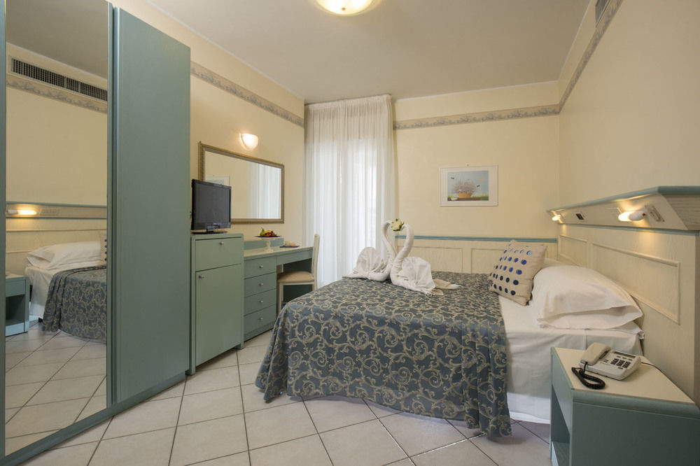 Hotel Arizona Риччоне Екстер'єр фото